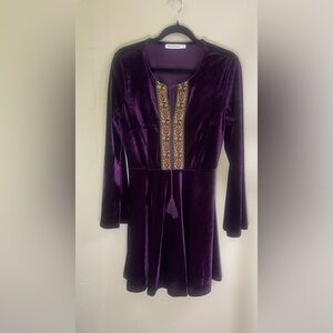 RUSTTYDUSTTY Velvet Shift Dress VNeck Embroidered